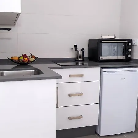 アパート Estudios Contemporaneos Y Centricos Solo Familias Parejas コニル・デ・ラ・フロンテラ