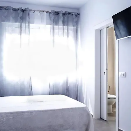 アパート Estudios Contemporaneos Y Centricos Solo Familias Parejas コニル・デ・ラ・フロンテラ